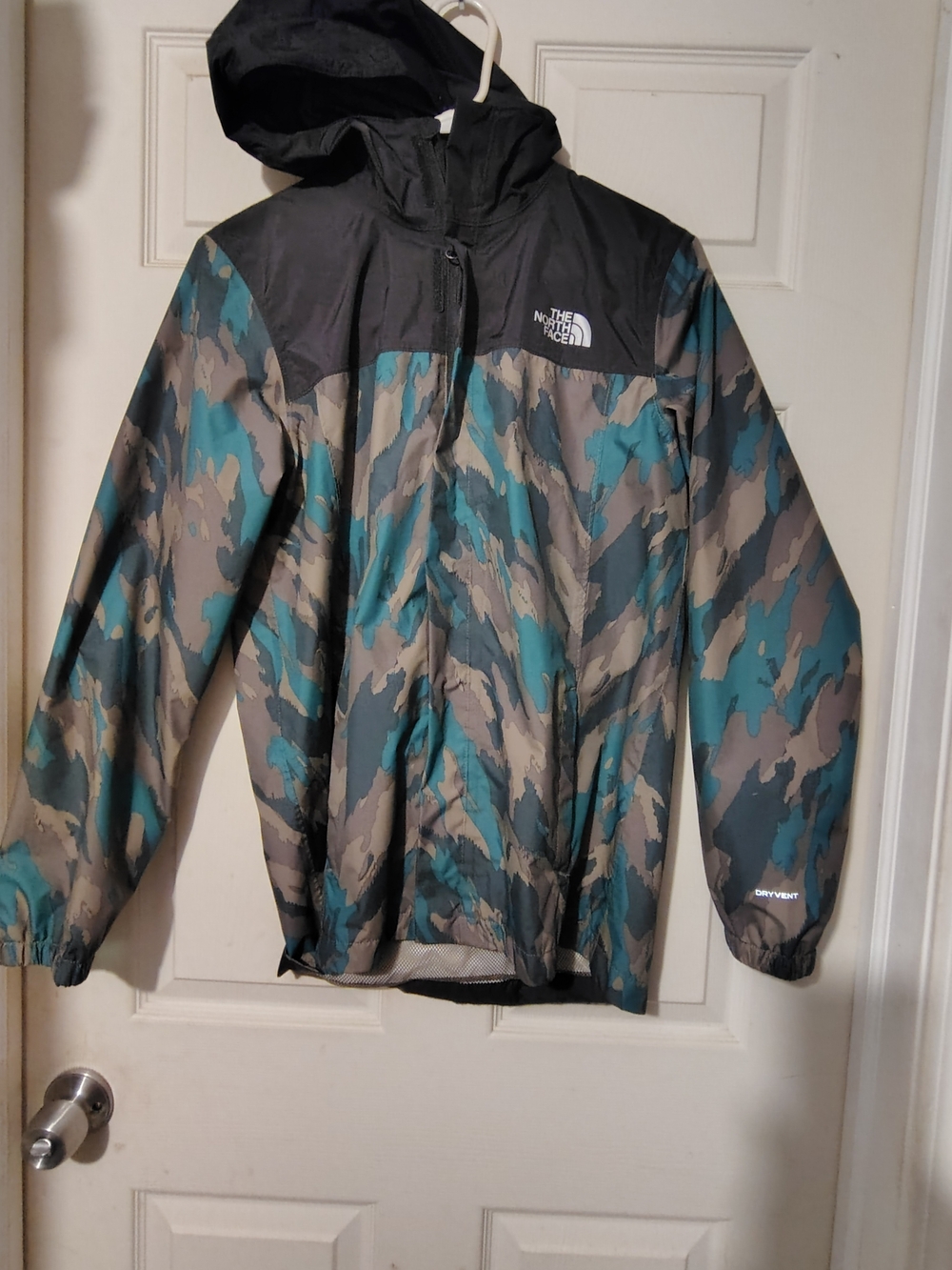 The North Face Kids' Teal & Gray Camo Windbreaker Jacket